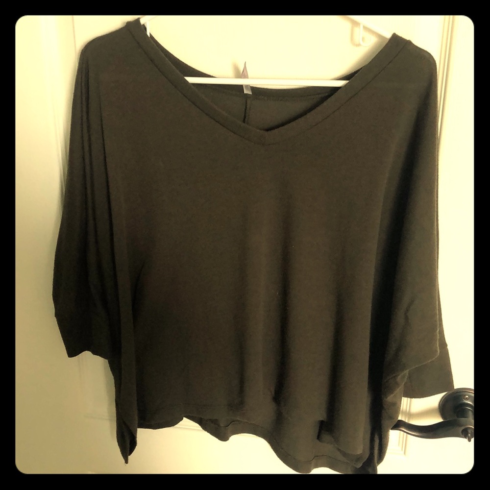 3/4 sleeved olive green top